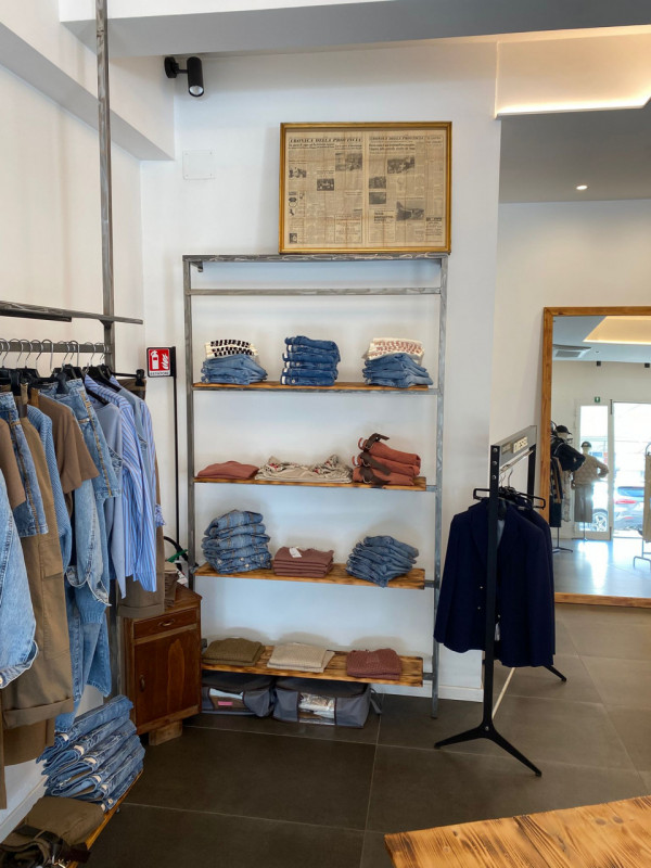 S.CARLO - S. GREGORIO Classe Energetica E - EPgl,nren 592,83 KWh/mq anno.
Su strada principale co...