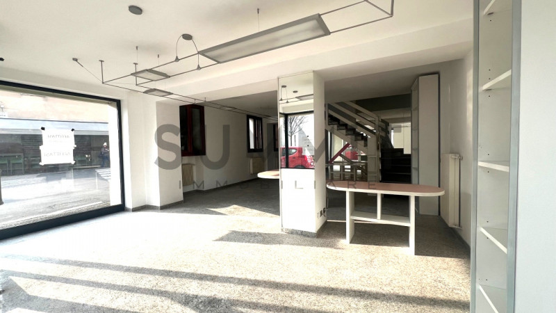 SCHIO - MAGRE': proponiamo NEGOZIO/UFFICIO al piano terra, posto fronte strada. Cl. En. G IPE 65,...