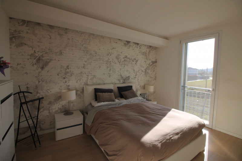 Nella prestigiosa e tranquilla zona "Oasi di Casale" a Vicenza, proponiamo in vendita una splendi...