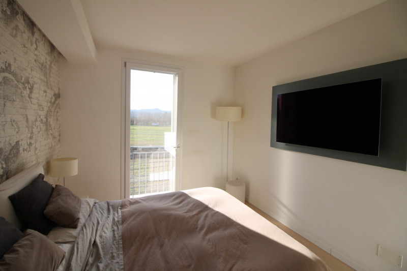 Nella prestigiosa e tranquilla zona "Oasi di Casale" a Vicenza, proponiamo in vendita una splendi...