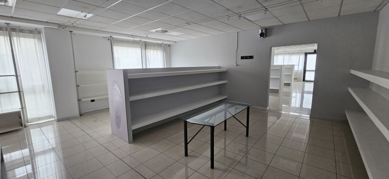 Riferimento per l'agenzia AU1007 VIGONZA Zona Capriccio. Proponiamo in affitto un ampio e moderno...