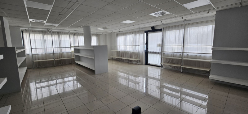 Riferimento per l'agenzia AU1007 VIGONZA Zona Capriccio. Proponiamo in affitto un ampio e moderno...