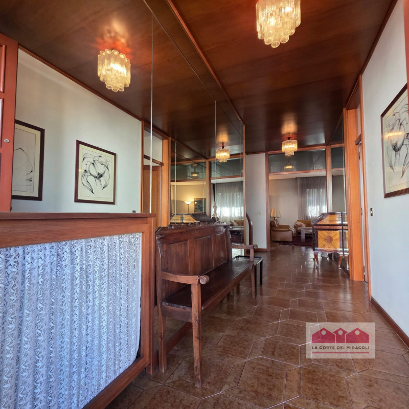 VICENZA-SAN BORTOLO: OTTIMA CASA SINGOLA VICINA AL CENTRO CITTADINO, 3 CAMERE + ZONA OSPITI E UFF...