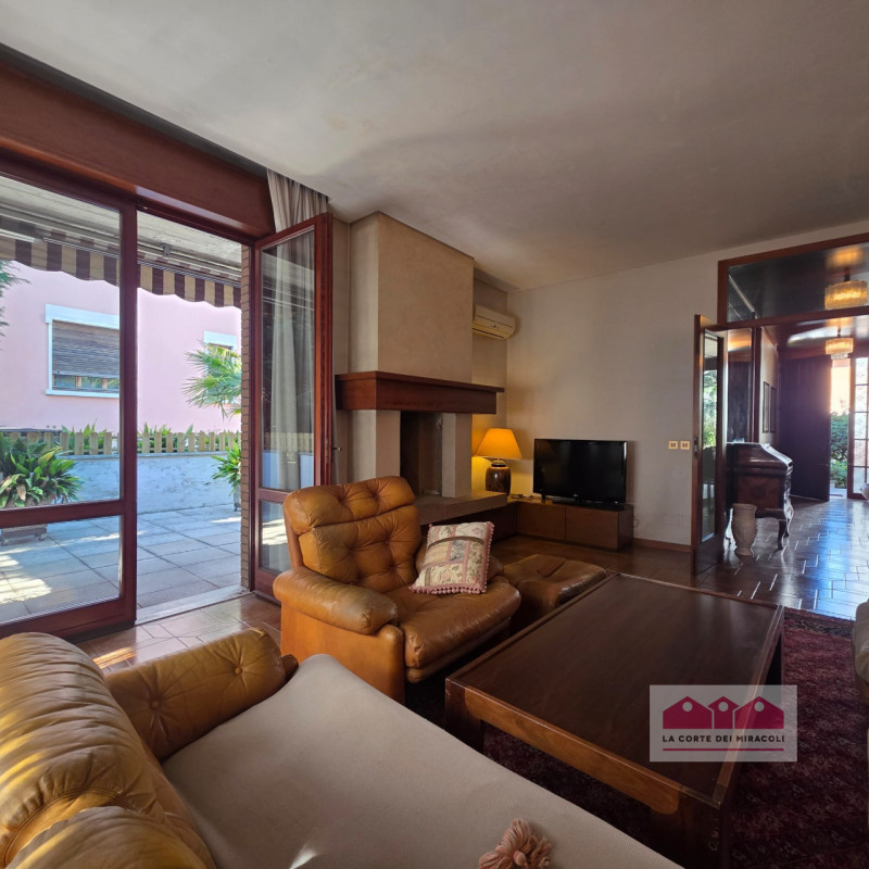 VICENZA-SAN BORTOLO: OTTIMA CASA SINGOLA VICINA AL CENTRO CITTADINO, 3 CAMERE + ZONA OSPITI E UFF...