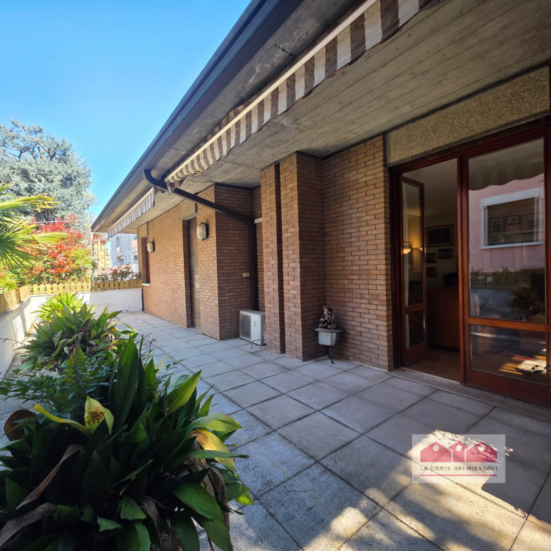 VICENZA-SAN BORTOLO: OTTIMA CASA SINGOLA VICINA AL CENTRO CITTADINO, 3 CAMERE + ZONA OSPITI E UFF...