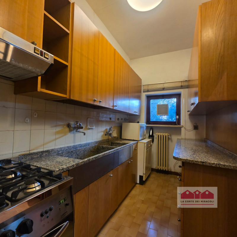 VICENZA-SAN BORTOLO: OTTIMA CASA SINGOLA VICINA AL CENTRO CITTADINO, 3 CAMERE + ZONA OSPITI E UFF...