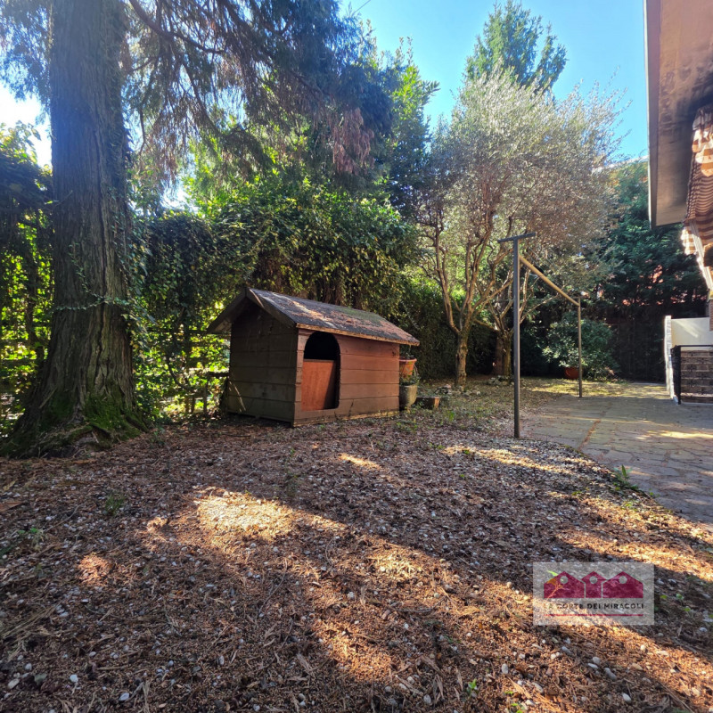 VICENZA-SAN BORTOLO: OTTIMA CASA SINGOLA VICINA AL CENTRO CITTADINO, 3 CAMERE + ZONA OSPITI E UFF...