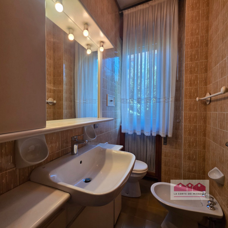 VICENZA-SAN BORTOLO: OTTIMA CASA SINGOLA VICINA AL CENTRO CITTADINO, 3 CAMERE + ZONA OSPITI E UFF...