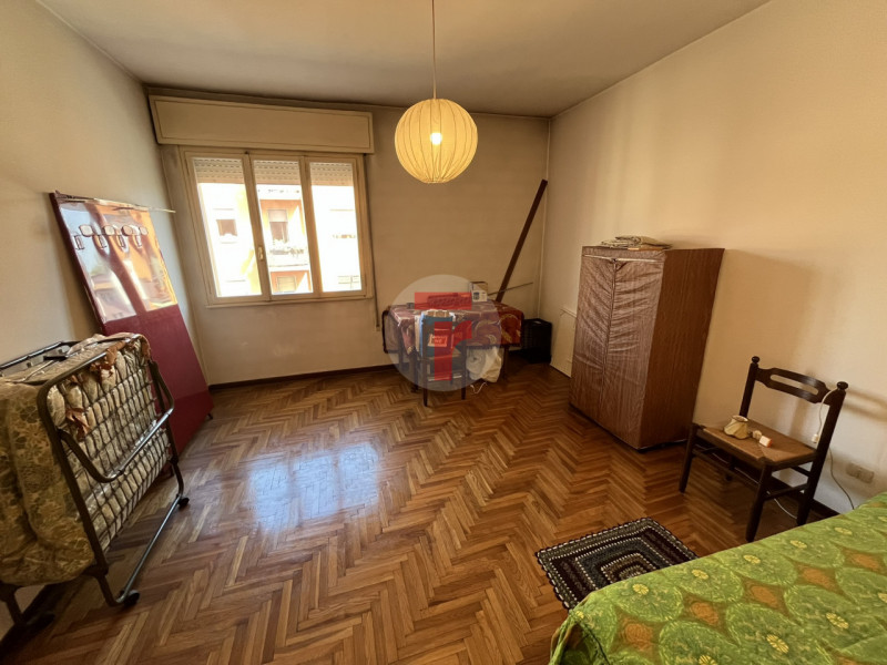 In zona San Lorenzo, in posizione strategica e ben servita, appartamento situato al terzo piano d...