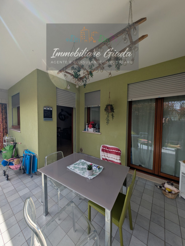 Vendiamo bellissimo appartamento con giardino in zona semicentrale a Conegliano, comodo a tutti i...