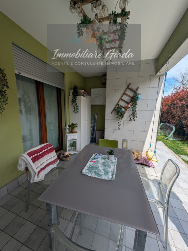 Vendiamo bellissimo appartamento con giardino in zona semicentrale a Conegliano, comodo a tutti i...