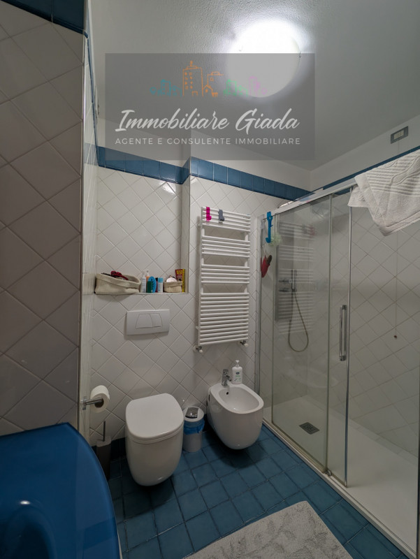 Vendiamo bellissimo appartamento con giardino in zona semicentrale a Conegliano, comodo a tutti i...