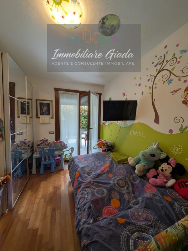 Vendiamo bellissimo appartamento con giardino in zona semicentrale a Conegliano, comodo a tutti i...