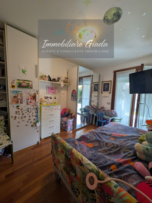 Vendiamo bellissimo appartamento con giardino in zona semicentrale a Conegliano, comodo a tutti i...