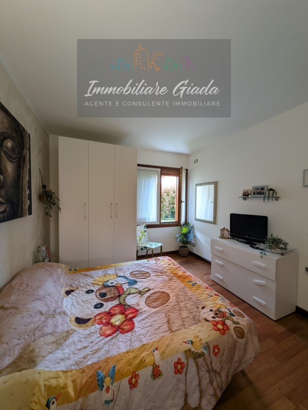 Vendiamo bellissimo appartamento con giardino in zona semicentrale a Conegliano, comodo a tutti i...