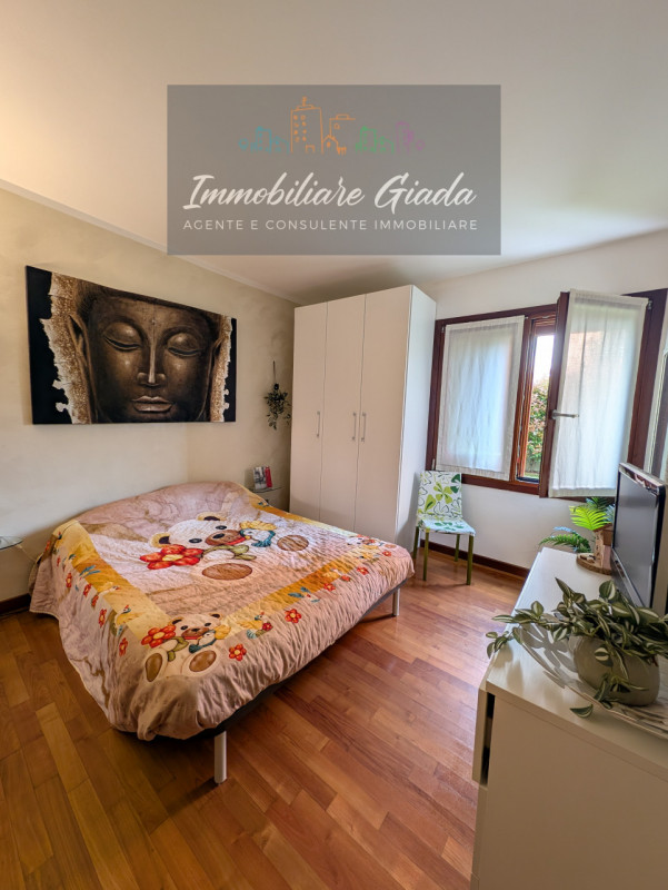 Vendiamo bellissimo appartamento con giardino in zona semicentrale a Conegliano, comodo a tutti i...