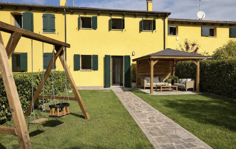 Brusegana. Euro 375.000 prezzo non trattabile. Casa schiera, su 2 livelli.  Classe A4, ep 26,16 k...