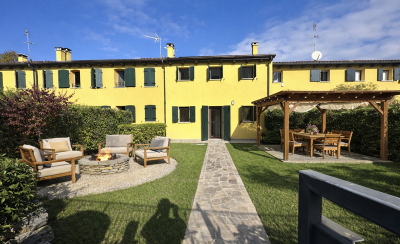 Brusegana. Euro 375.000 prezzo non trattabile. Casa schiera, su 2 livelli.  Classe A4, ep 26,16 k...