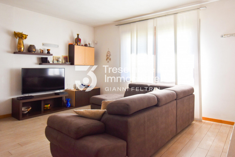 (Per INFO Feltrin ing. Gianni 3288349492) Proponiamo in vendita bifamiliare con ampi spazi dispos...