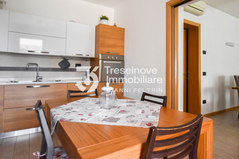 (Per INFO Feltrin ing. Gianni 3288349492) Proponiamo in vendita bifamiliare con ampi spazi dispos...