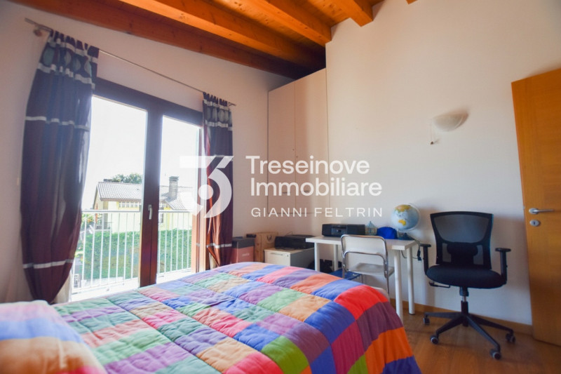 (Per INFO Feltrin ing. Gianni 3288349492) Proponiamo in vendita bifamiliare con ampi spazi dispos...