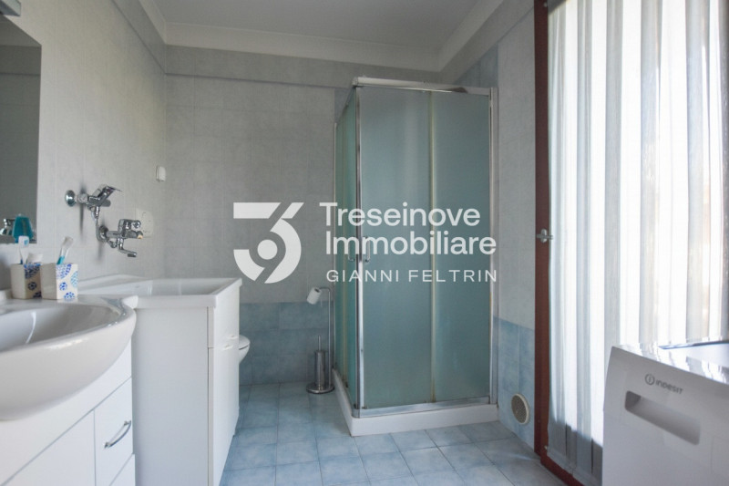 (Per INFO Feltrin ing. Gianni 3288349492) Proponiamo in vendita bifamiliare con ampi spazi dispos...