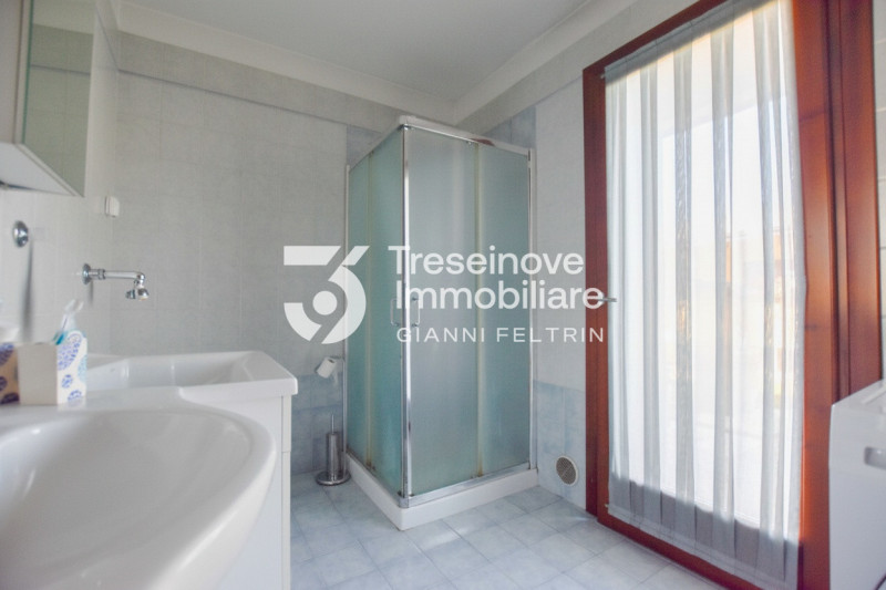 (Per INFO Feltrin ing. Gianni 3288349492) Proponiamo in vendita bifamiliare con ampi spazi dispos...