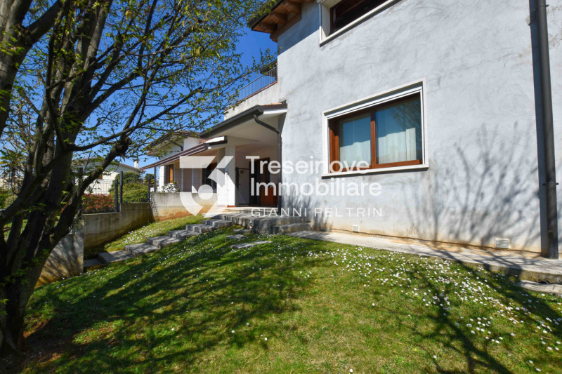 (Per INFO Feltrin ing. Gianni 3288349492) Proponiamo in vendita bifamiliare con ampi spazi dispos...