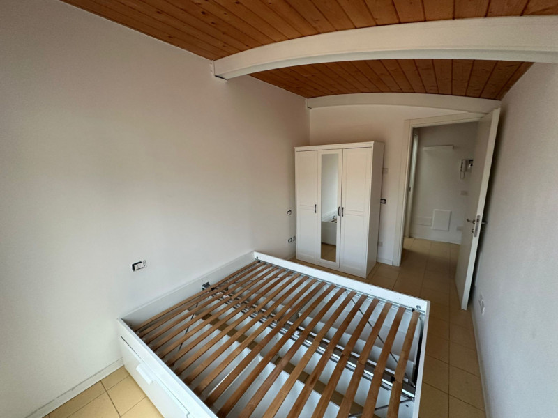 Proponiamo in locazione, a pochi passi da Piazza Mazzini, un elegante appartamento situato al pri...