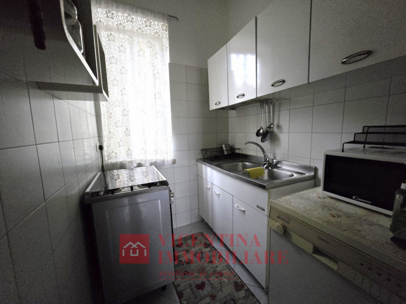 CALDOGNO -RETTORGOLE: proponiamo IN ESCLUSIVA CASA SINGOLA TERRATETTO di 183 mq situata in zona V...