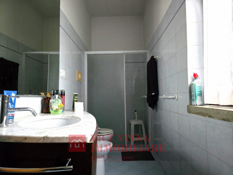 CALDOGNO -RETTORGOLE: proponiamo IN ESCLUSIVA CASA SINGOLA TERRATETTO di 183 mq situata in zona V...