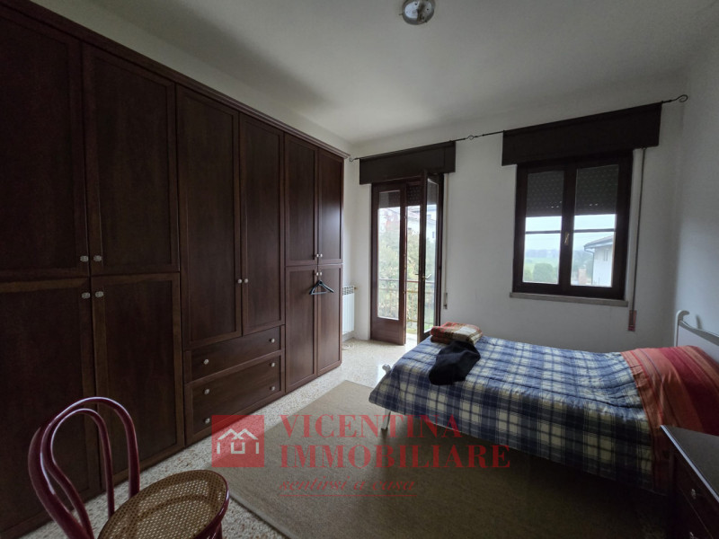 CALDOGNO -RETTORGOLE: proponiamo IN ESCLUSIVA CASA SINGOLA TERRATETTO di 183 mq situata in zona V...