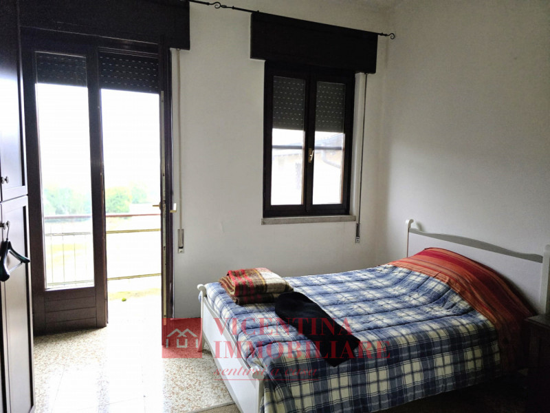 CALDOGNO -RETTORGOLE: proponiamo IN ESCLUSIVA CASA SINGOLA TERRATETTO di 183 mq situata in zona V...