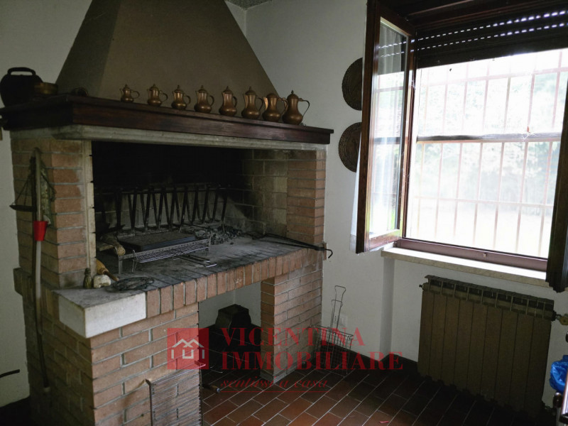 CALDOGNO -RETTORGOLE: proponiamo IN ESCLUSIVA CASA SINGOLA TERRATETTO di 183 mq situata in zona V...