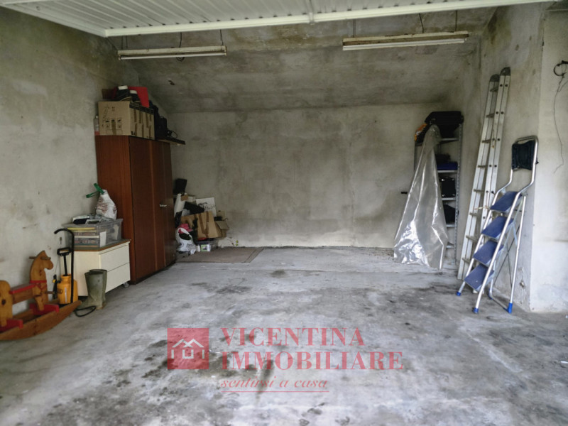 CALDOGNO -RETTORGOLE: proponiamo IN ESCLUSIVA CASA SINGOLA TERRATETTO di 183 mq situata in zona V...