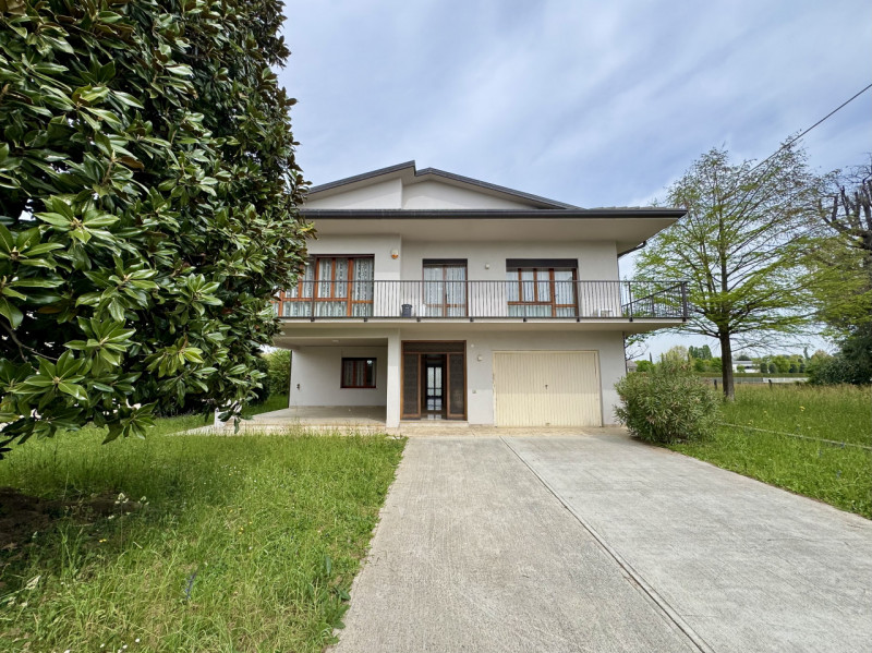 Rossano Veneto - Villa singola su lotto di 650 mq - Euro 299.000

Open House Day, Sabato 9 Maggio...