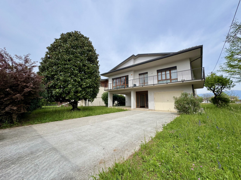 Rossano Veneto - Villa singola su lotto di 650 mq - Euro 299.000

Trattativa riservata Unica Immo...
