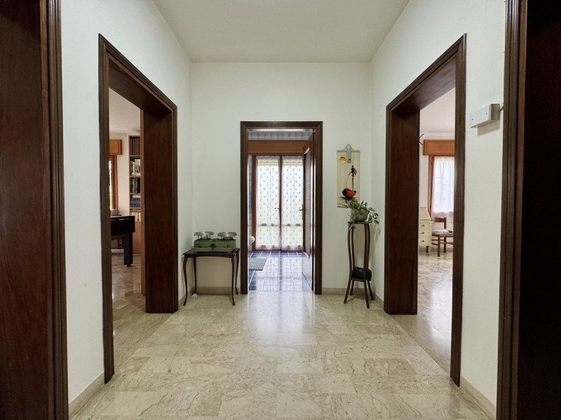 Rossano Veneto - Villa singola su lotto di 650 mq - Euro 299.000

Open House Day, Sabato 9 Maggio...