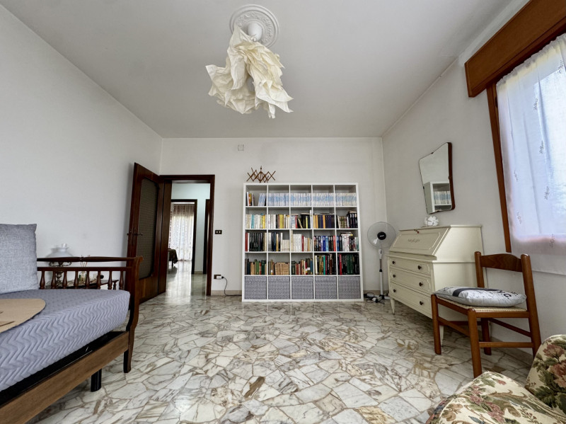 Rossano Veneto - Villa singola su lotto di 650 mq - Euro 299.000

Trattativa riservata Unica Immo...