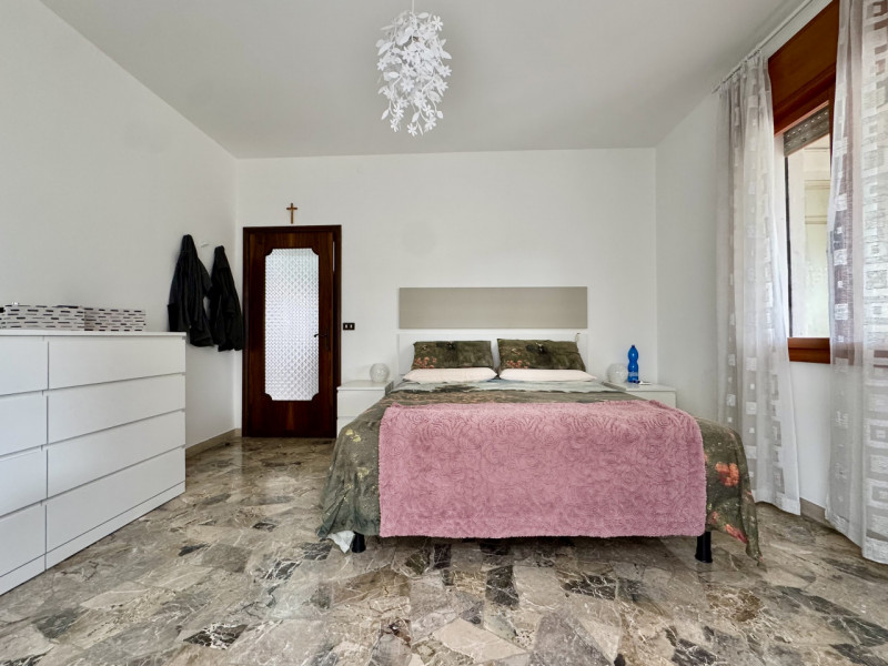 Rossano Veneto - Villa singola su lotto di 650 mq - Euro 299.000

Trattativa riservata Unica Immo...