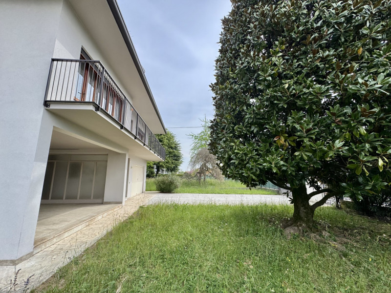 Rossano Veneto - Villa singola su lotto di 650 mq - Euro 299.000

Open House Day, Sabato 9 Maggio...