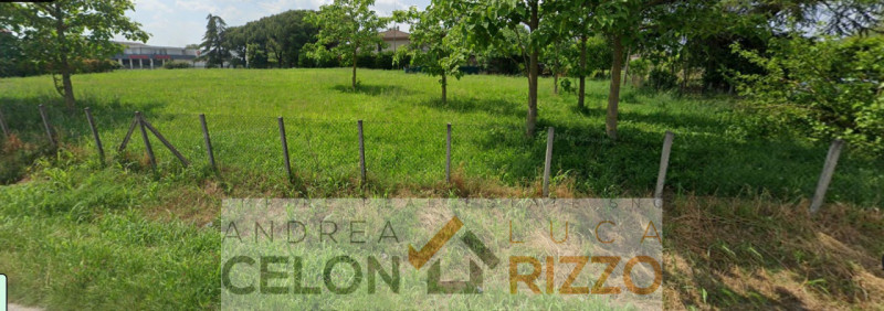 Nel cuore della tranquilla zona di Vanzo, nel comune di San Pietro Viminario, proponiamo in vendi...