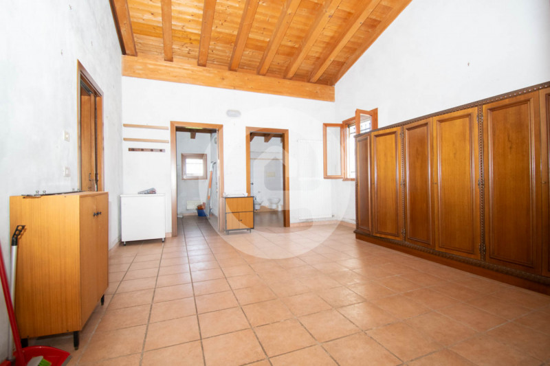 In vendita a San Giorgio delle Pertiche (PD), in una zona tranquilla e immersa nel verde, proponi...