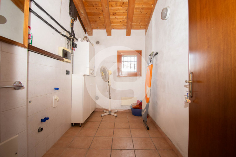 In vendita a San Giorgio delle Pertiche (PD), in una zona tranquilla e immersa nel verde, proponi...