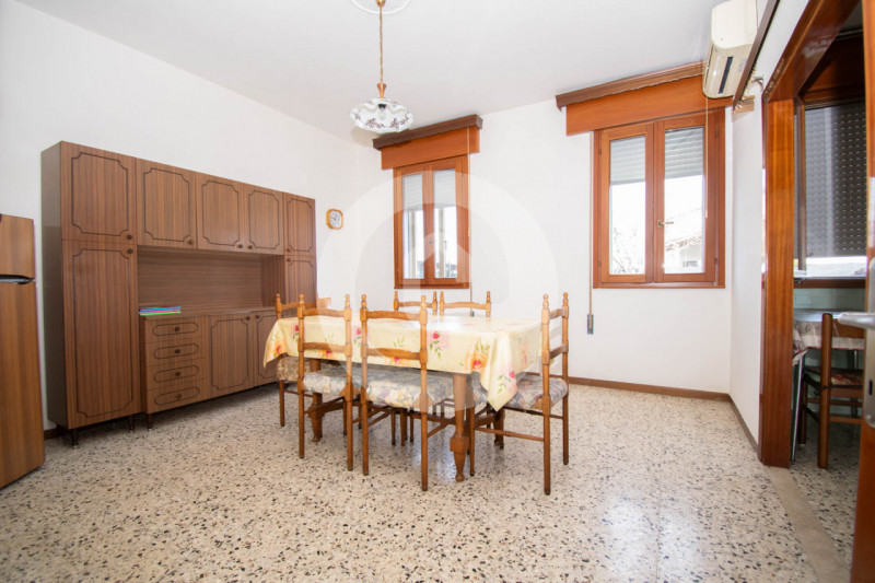 In vendita a San Giorgio delle Pertiche (PD), in una zona tranquilla e immersa nel verde, proponi...