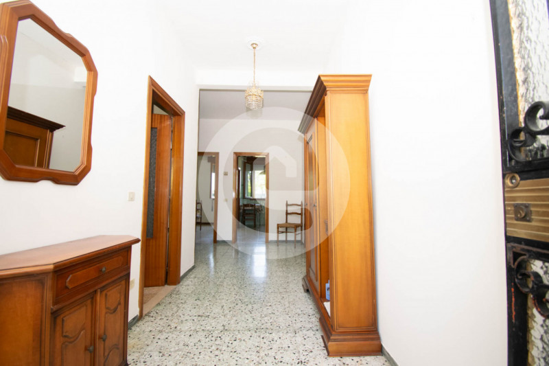 In vendita a San Giorgio delle Pertiche (PD), in una zona tranquilla e immersa nel verde, proponi...