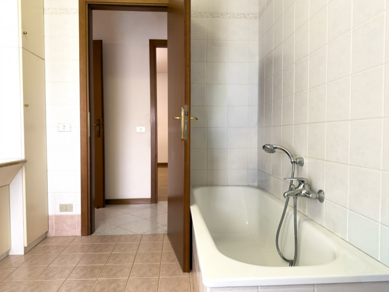 (Per INFO Vittorio 3517343301) Proponiamo in vendita un accogliente appartamento trilocale di cir...