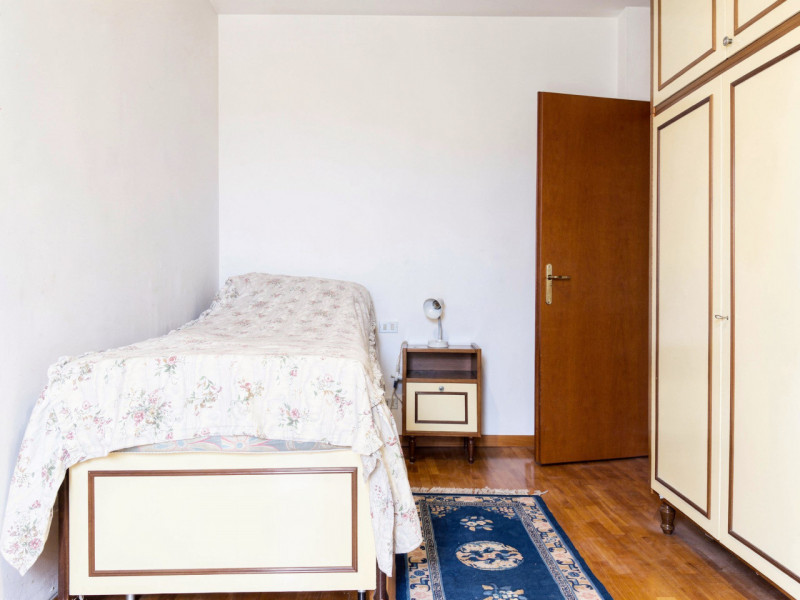 (Per INFO Vittorio 3517343301) Proponiamo in vendita un accogliente appartamento trilocale di cir...