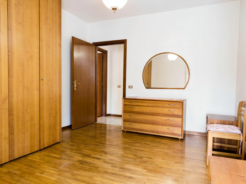 (Per INFO Vittorio 3517343301) Proponiamo in vendita un accogliente appartamento trilocale di cir...