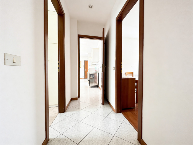 (Per INFO Vittorio 3517343301) Proponiamo in vendita un accogliente appartamento trilocale di cir...